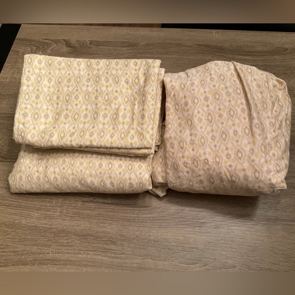 MIchael Kors Queen sheet set ✨ - Picture 3 of 9